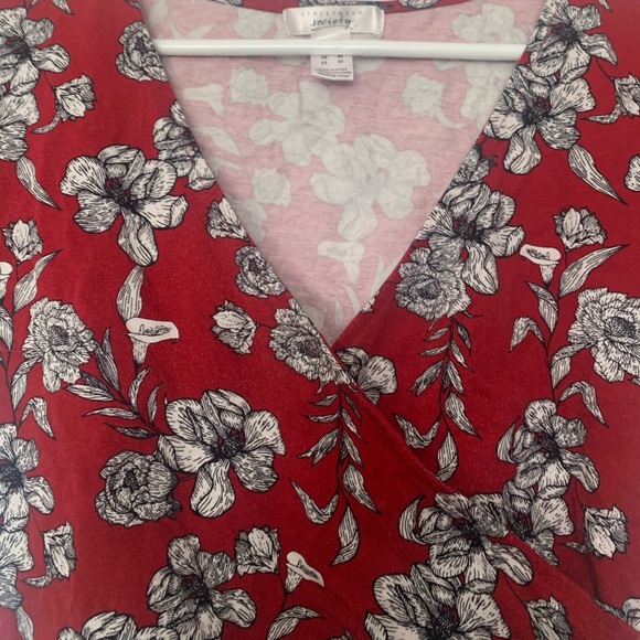 Floral Crop Top - Picture 2 of 4